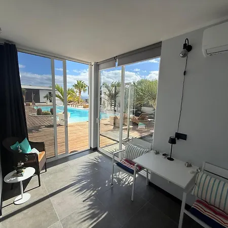 Claus - Private Pool Oasis In Апартаменты
