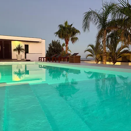 Claus - Private Pool Oasis In Апартаменты *