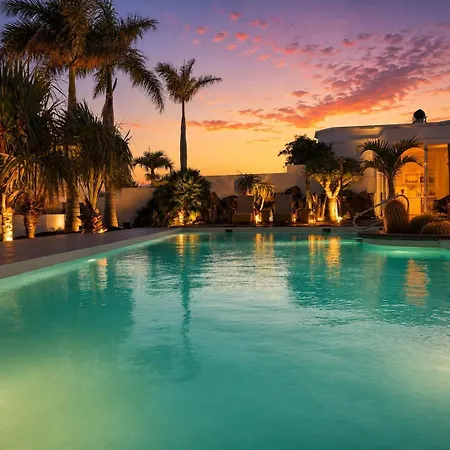 Claus - Private Pool Oasis In Апартаменты