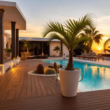 Апартаменты Claus - Private Pool Oasis In Пуэрто-Калеро