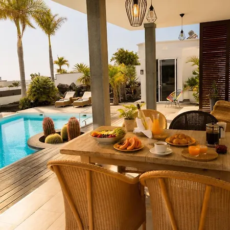 Claus - Private Pool Oasis In Апартаменты *